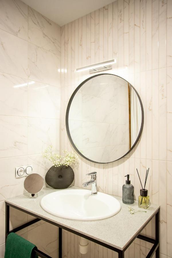 Luxury Apartment With 2 Bedrooms In The City Center Mykolaiv Eksteriør billede